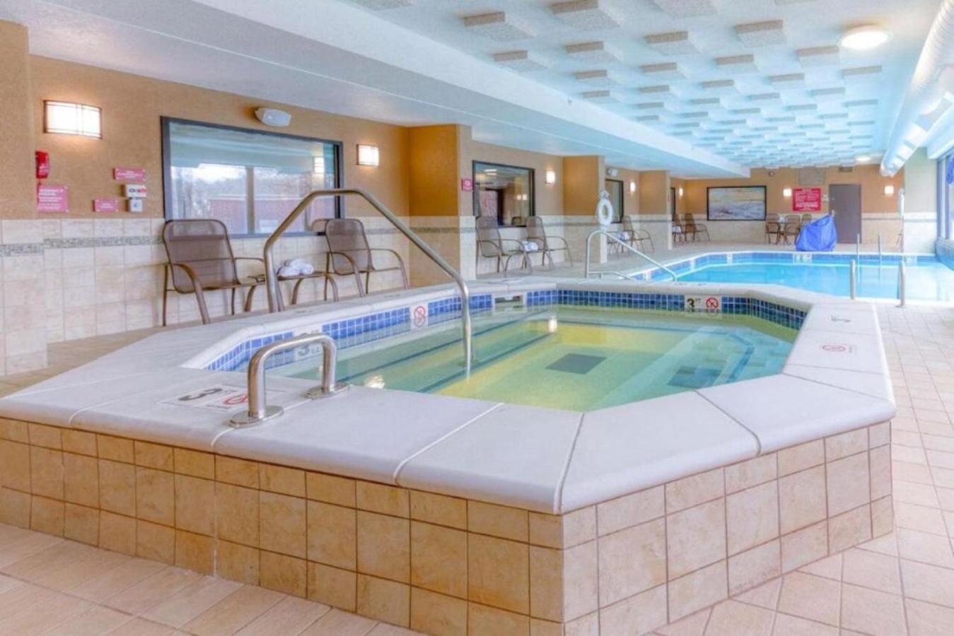 Heritage Inn & Suites St Louis Fenton, Trademark By Wyndham Exteriör bild