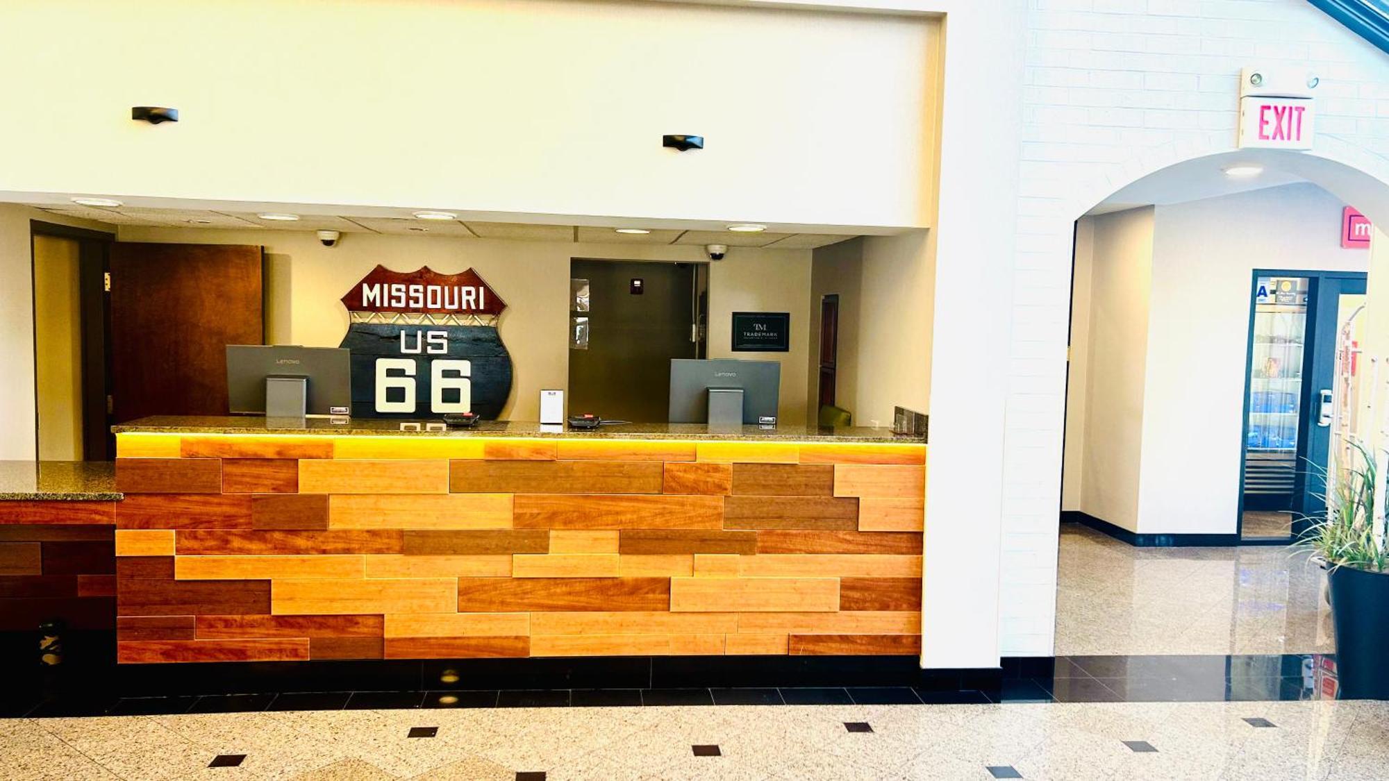 Heritage Inn & Suites St Louis Fenton, Trademark By Wyndham Exteriör bild