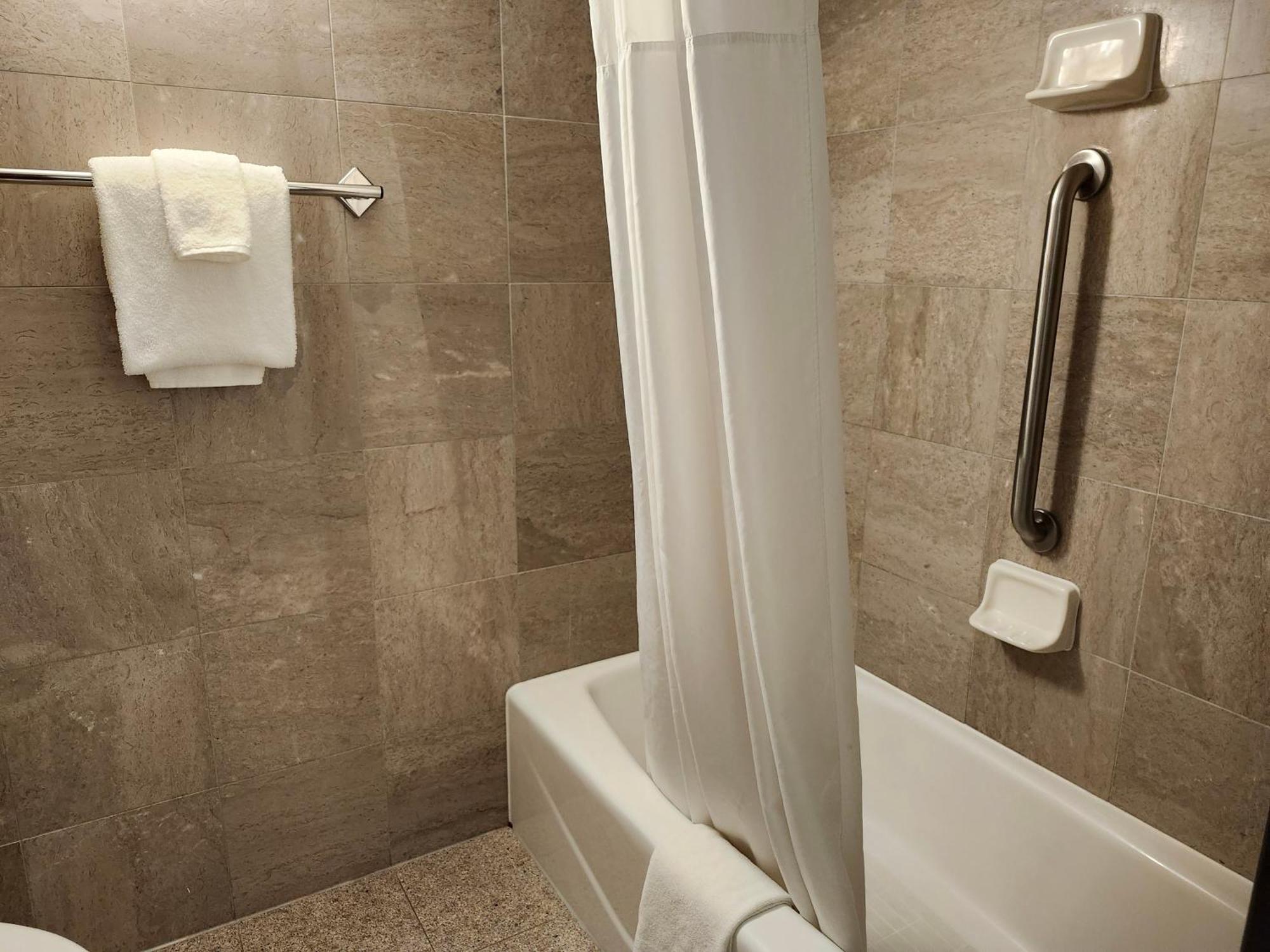 Heritage Inn & Suites St Louis Fenton, Trademark By Wyndham Exteriör bild
