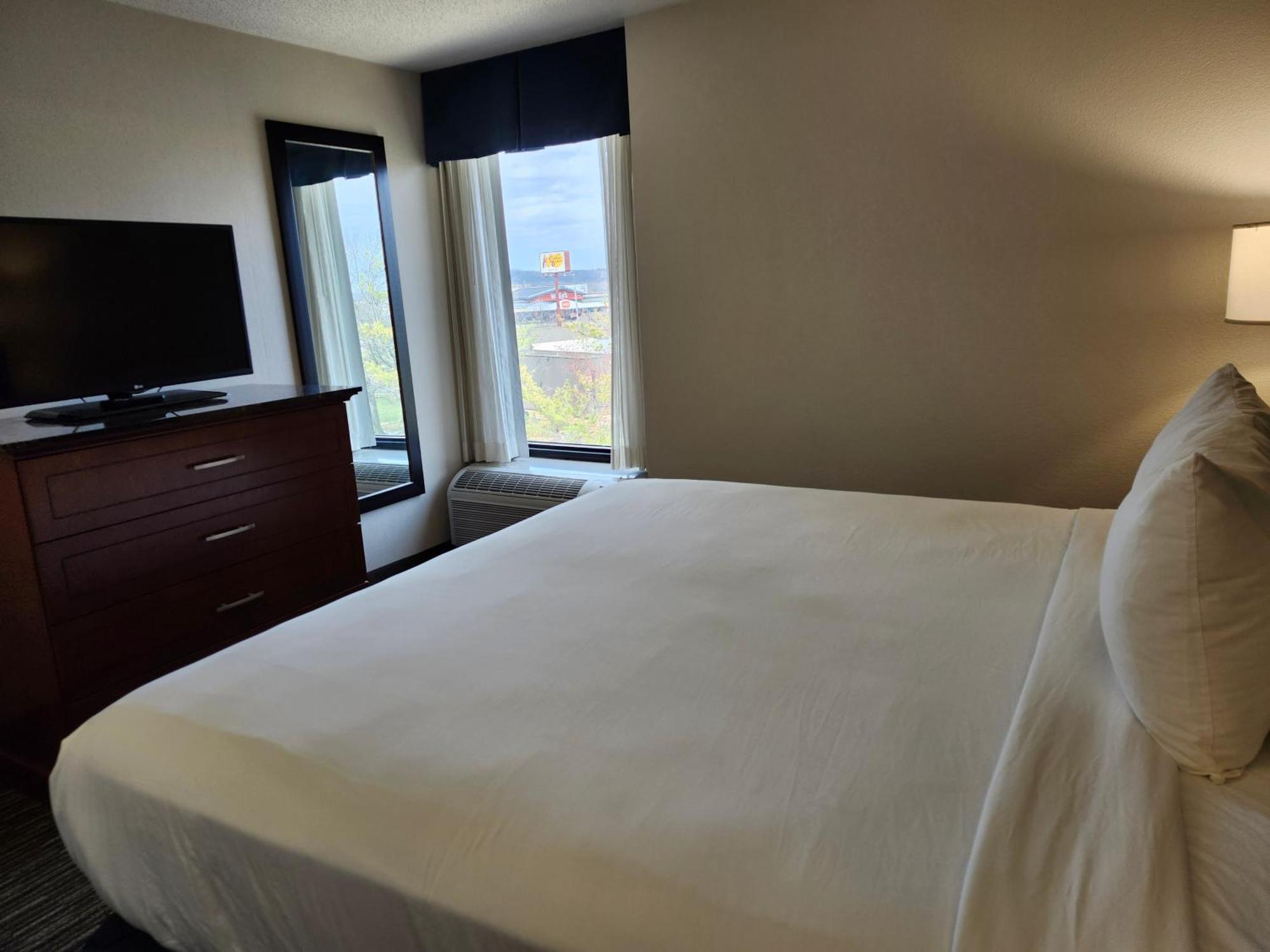 Heritage Inn & Suites St Louis Fenton, Trademark By Wyndham Exteriör bild