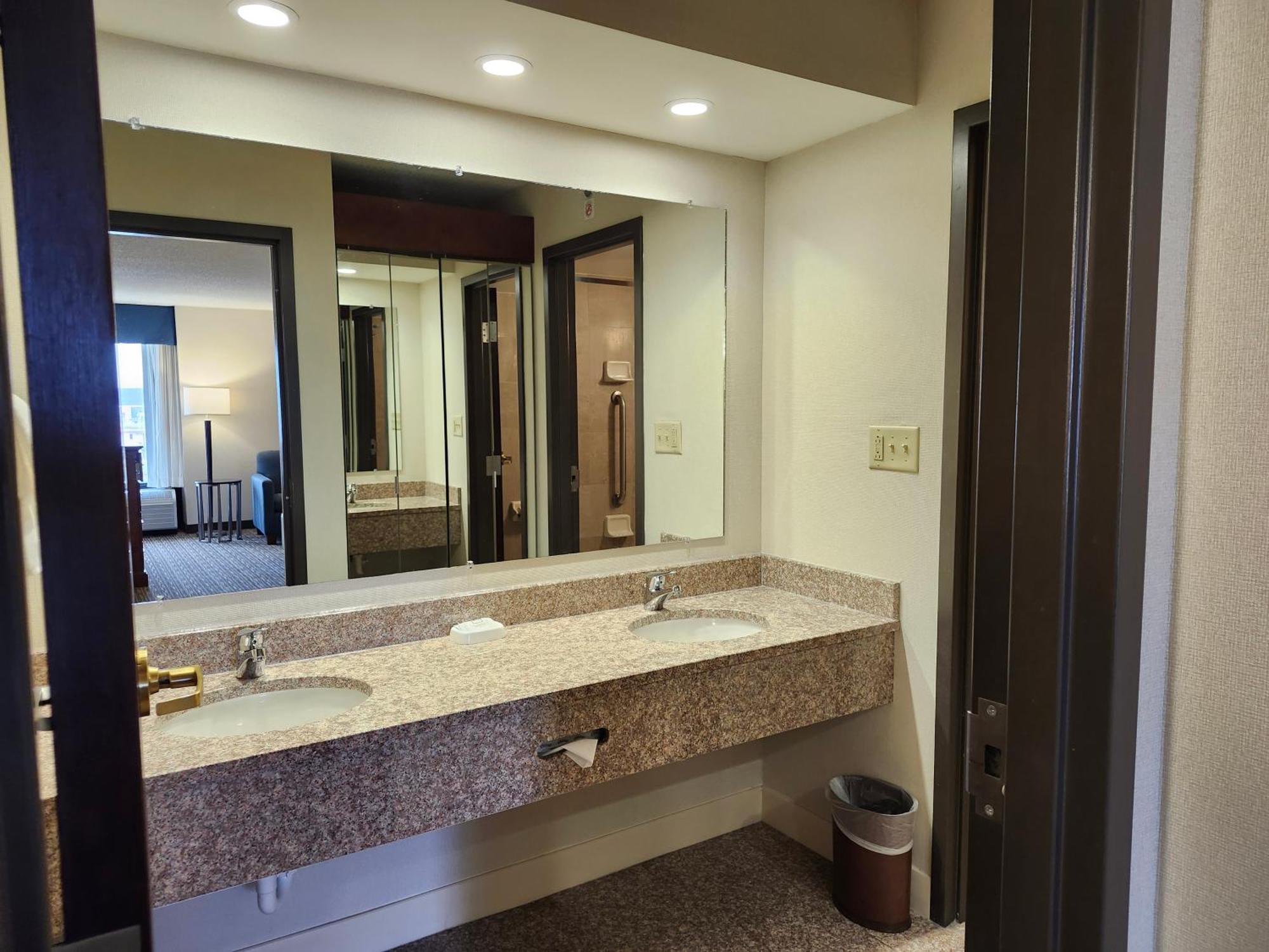 Heritage Inn & Suites St Louis Fenton, Trademark By Wyndham Exteriör bild